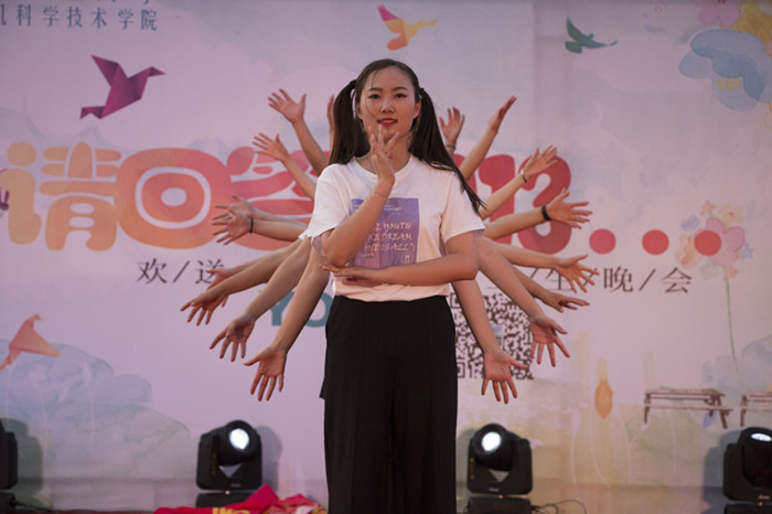 晚会3.jpg